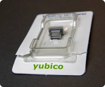 Зірвана пломба пластикового блістера YubiKey